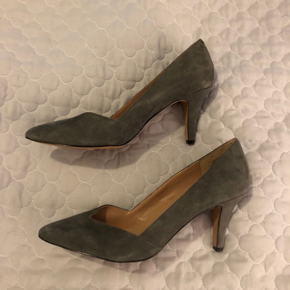 NWT Kelly & Katie gray suede heels